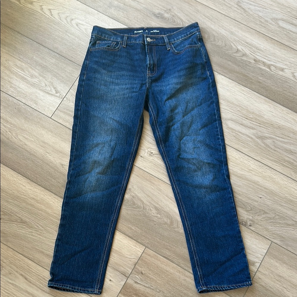 NWOT Old Navy Mid-rise WOW boyfriend Jeans. Size 6 short